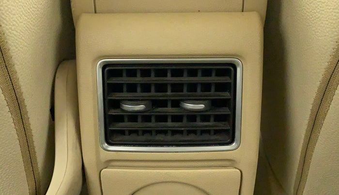 2016 Volkswagen Vento HIGHLINE 1.6 MPI, Petrol, Manual, 65,809 km, Rear AC Vents