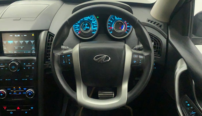 2017 Mahindra XUV500 W10 AT, Diesel, Automatic, 57,449 km, Steering Wheel Close Up