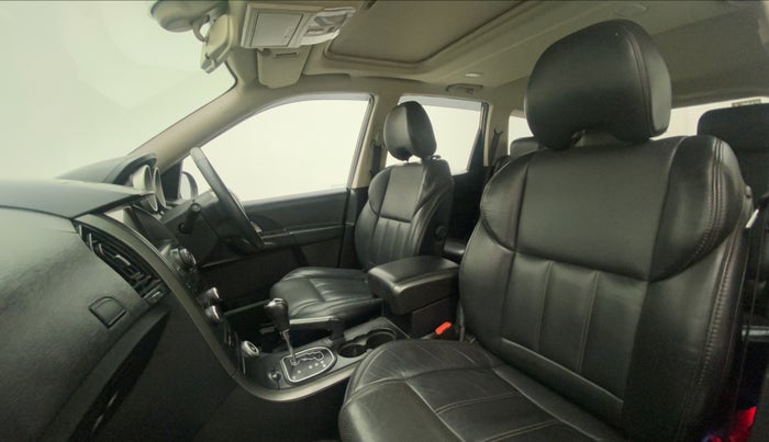 2017 Mahindra XUV500 W10 AT, Diesel, Automatic, 57,449 km, Right Side Front Door Cabin