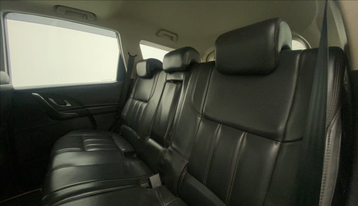 2017 Mahindra XUV500 W10 AT, Diesel, Automatic, 57,449 km, Right Side Rear Door Cabin