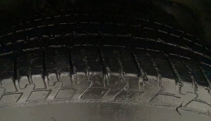 2017 Mahindra XUV500 W10 AT, Diesel, Automatic, 57,449 km, Right Front Tyre Tread