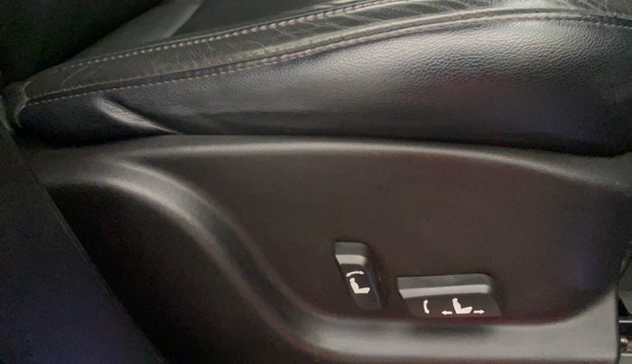 2017 Mahindra XUV500 W10 AT, Diesel, Automatic, 57,449 km, Driver Side Adjustment Panel