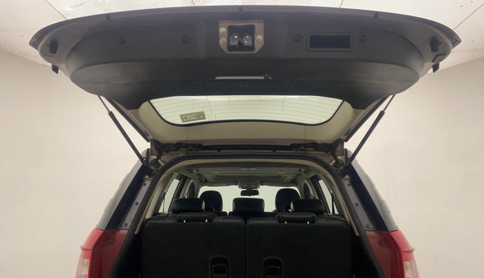 2017 Mahindra XUV500 W10 AT, Diesel, Automatic, 57,449 km, Boot Door Open