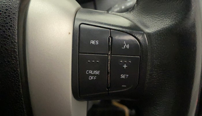2017 Mahindra XUV500 W10 AT, Diesel, Automatic, 57,449 km, Adaptive Cruise Control