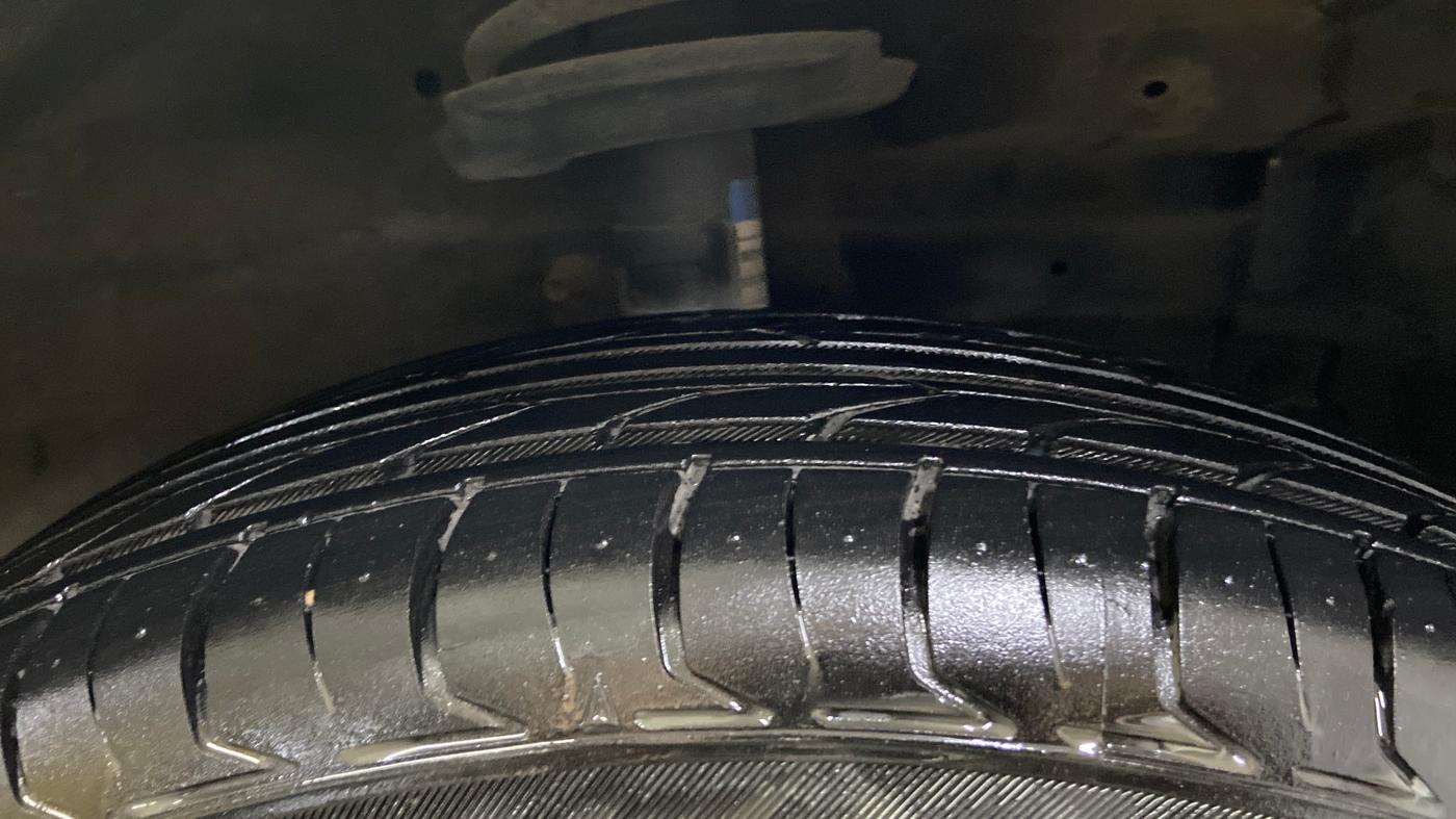 2013 Maruti Swift Dzire VXI, Petrol, Manual, 1,01,901 km, Right Front Tyre Tread