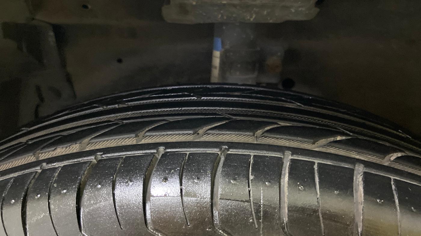 2013 Maruti Swift Dzire VXI, Petrol, Manual, 1,01,901 km, Left Front Tyre Tread