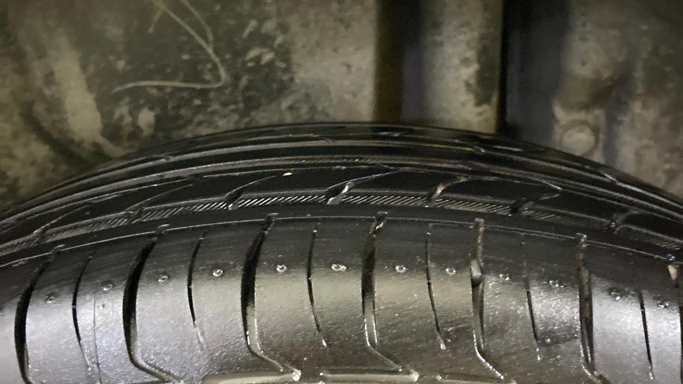 2013 Maruti Swift Dzire VXI, Petrol, Manual, 1,01,901 km, Left Rear Tyre Tread