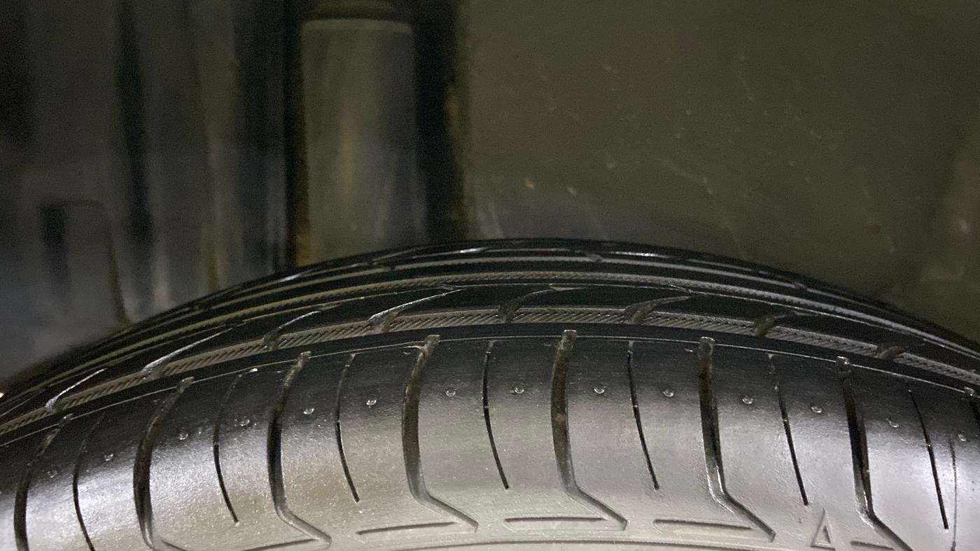 2013 Maruti Swift Dzire VXI, Petrol, Manual, 1,01,901 km, Right Rear Tyre Tread