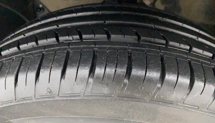 2021 Renault Duster RXZ CVT 1.3 TURBO, Petrol, Automatic, 13,282 km, Left Front Tyre Tread