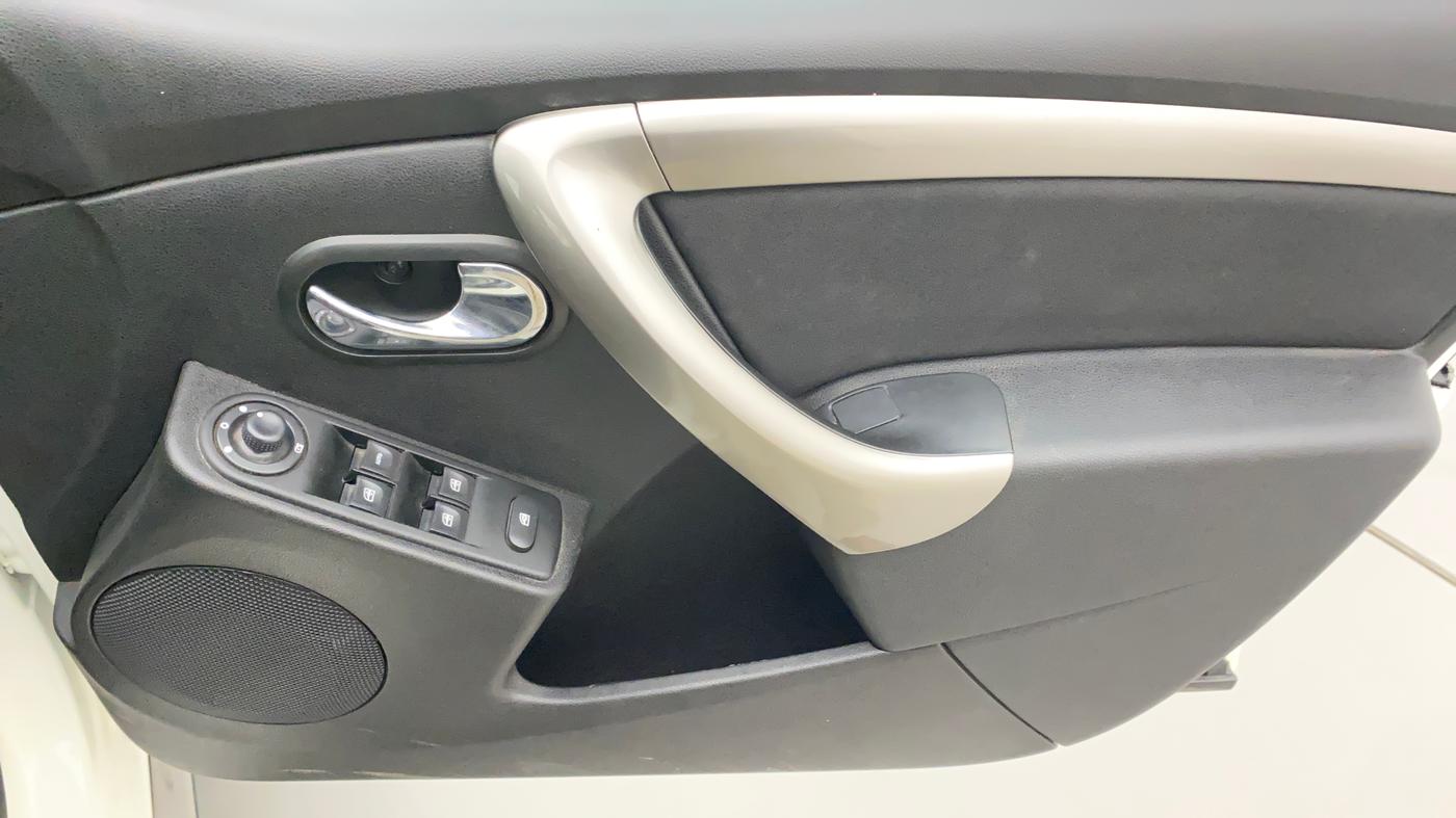2021 Renault Duster RXZ CVT 1.3 TURBO, Petrol, Automatic, 13,282 km, Driver Side Door Panels Control