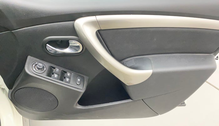 2021 Renault Duster RXZ CVT 1.3 TURBO, Petrol, Automatic, 13,282 km, Driver Side Door Panels Control