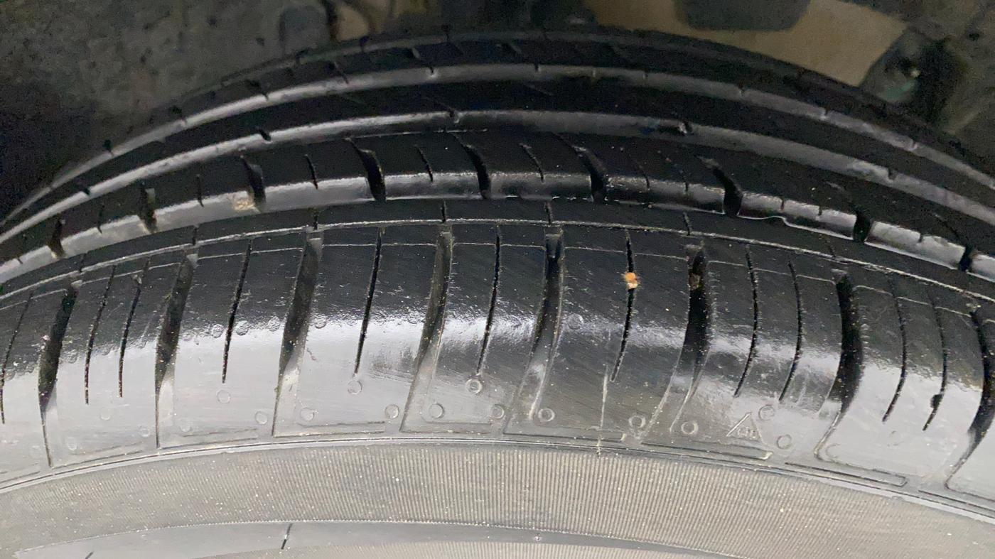 2021 Renault Duster RXZ CVT 1.3 TURBO, Petrol, Automatic, 13,282 km, Right Front Tyre Tread