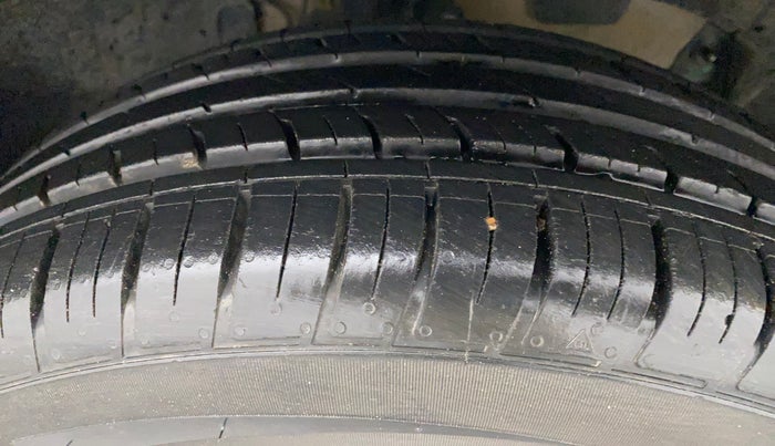 2021 Renault Duster RXZ CVT 1.3 TURBO, Petrol, Automatic, 13,282 km, Right Front Tyre Tread