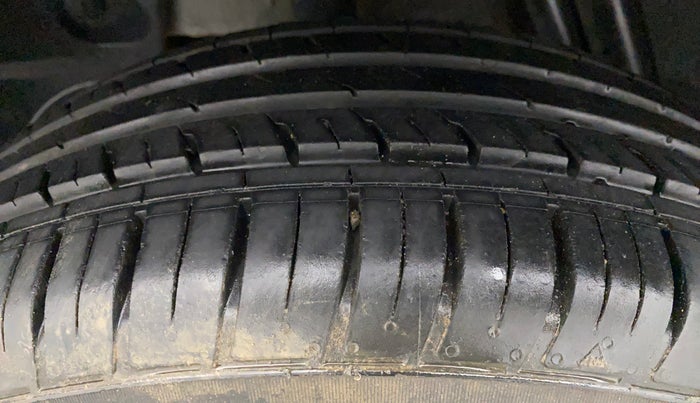 2021 Renault Duster RXZ CVT 1.3 TURBO, Petrol, Automatic, 13,282 km, Right Rear Tyre Tread