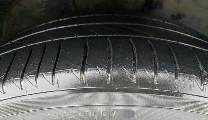 2014 Toyota Corolla Altis VL AT, Petrol, Automatic, 89,959 km, Right Front Tyre Tread