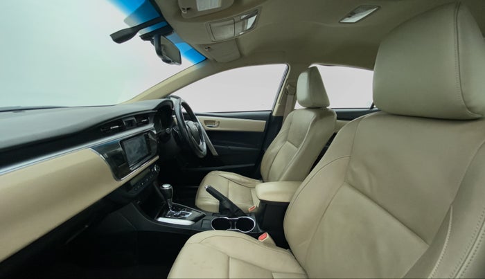 2014 Toyota Corolla Altis VL AT, Petrol, Automatic, 89,959 km, Right Side Front Door Cabin