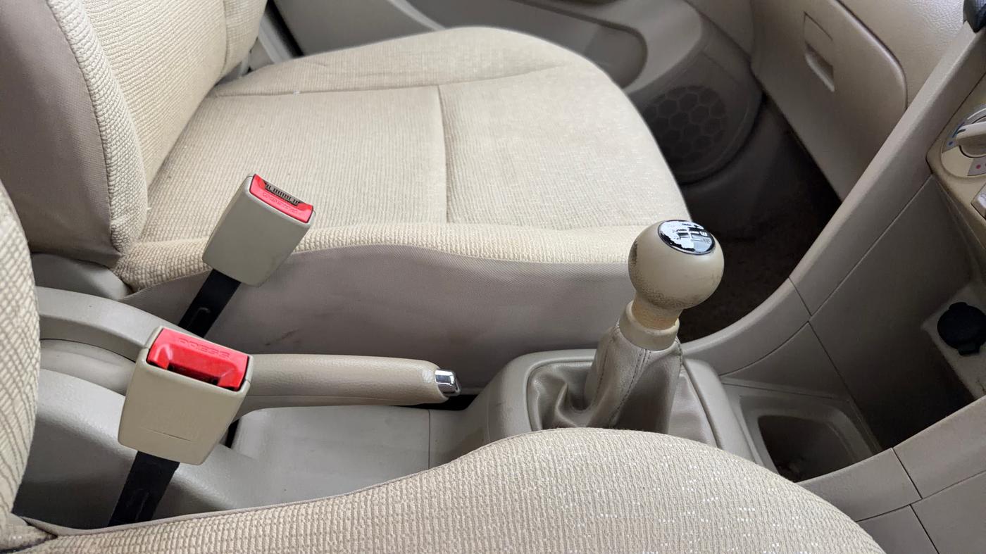 2015 Maruti Swift Dzire VXI, Petrol, Manual, 71,073 km, Gear Lever