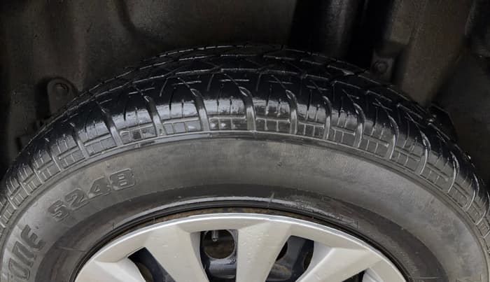 2015 Maruti Swift Dzire VXI, Petrol, Manual, 71,073 km, Left Rear Tyre Tread