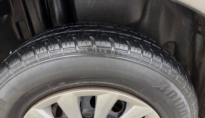 2015 Maruti Swift Dzire VXI, Petrol, Manual, 71,073 km, Right Rear Tyre Tread