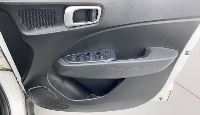 2019 Hyundai VENUE SX 1.0 TURBO, Petrol, Manual, 44,039 km, Driver Side Door Panels Control