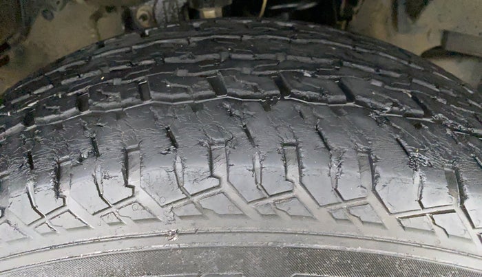 2017 Ford Endeavour 3.2l 4X4 AT Titanium, Diesel, Automatic, 39,662 km, Right Front Tyre Tread