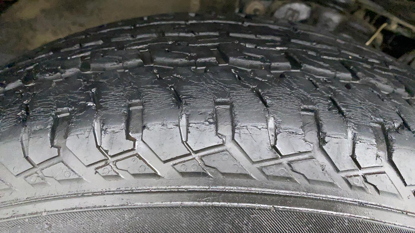 2017 Ford Endeavour 3.2l 4X4 AT Titanium, Diesel, Automatic, 39,662 km, Left Rear Tyre Tread