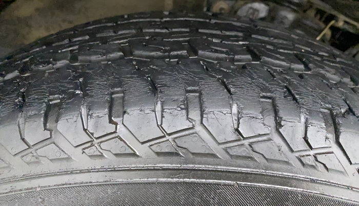 2017 Ford Endeavour 3.2l 4X4 AT Titanium, Diesel, Automatic, 39,662 km, Left Rear Tyre Tread