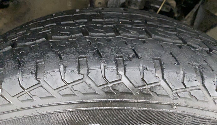 2017 Ford Endeavour 3.2l 4X4 AT Titanium, Diesel, Automatic, 39,662 km, Left Front Tyre Tread