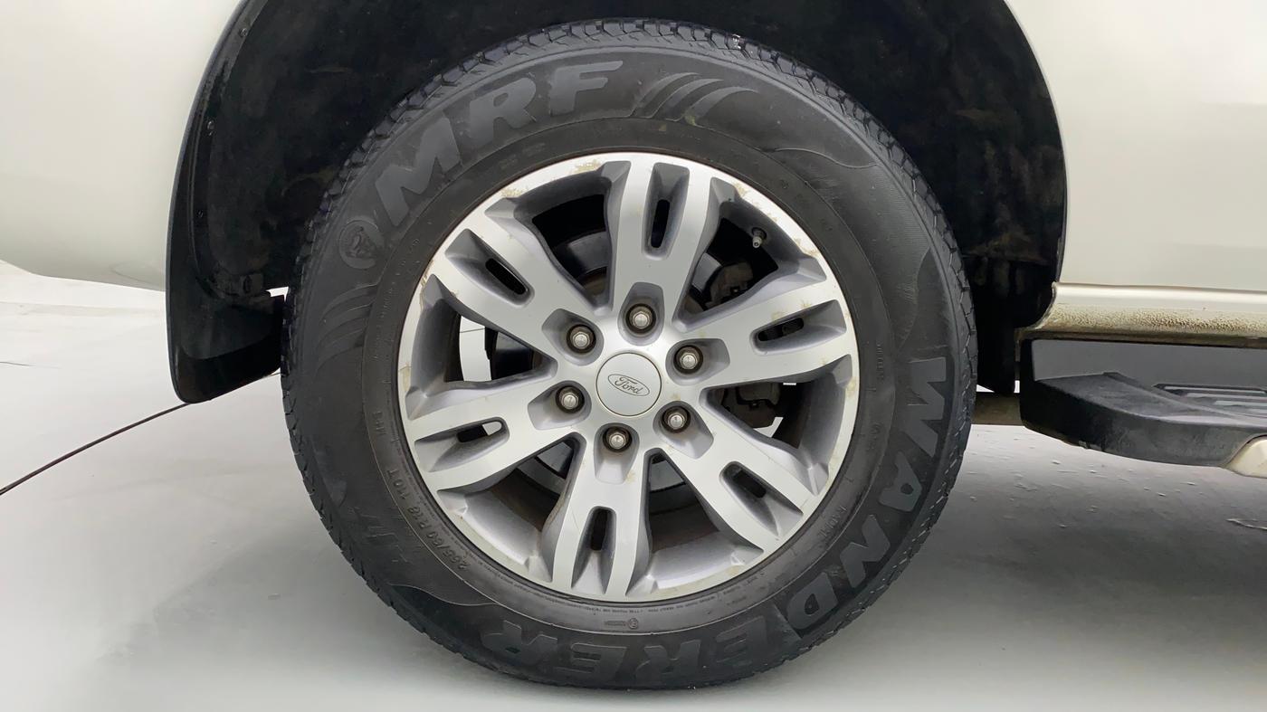 2017 Ford Endeavour 3.2l 4X4 AT Titanium, Diesel, Automatic, 39,662 km, Right Rear Wheel