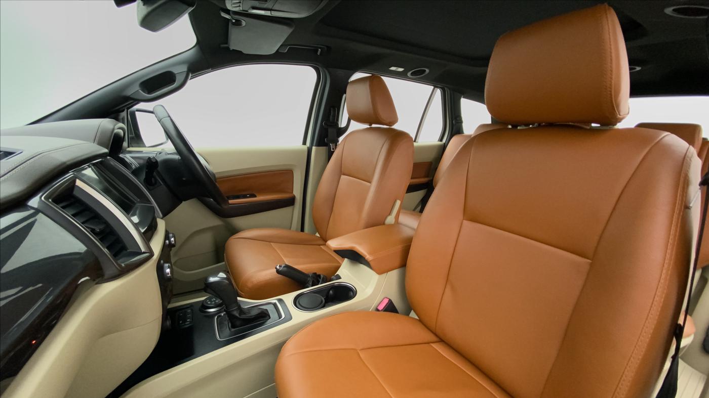 2017 Ford Endeavour 3.2l 4X4 AT Titanium, Diesel, Automatic, 39,662 km, Right Side Front Door Cabin