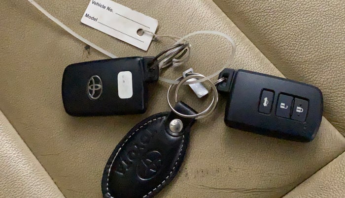 2017 Toyota Corolla Altis VL CVT PETROL, Petrol, Automatic, 99,623 km, Key Close Up