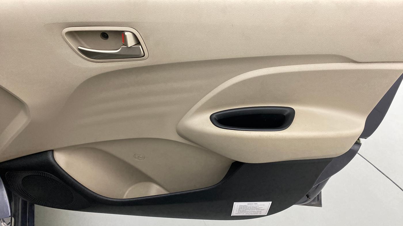 2018 Hyundai NEW SANTRO 1.1 SPORTZ MT CNG, CNG, Manual, 40,067 km, Driver Side Door Panels Control