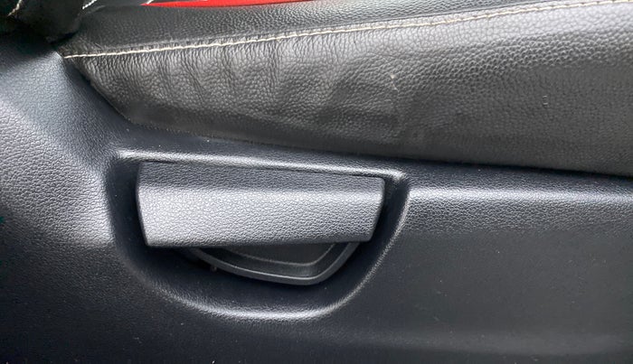 2018 Hyundai NEW SANTRO 1.1 SPORTZ MT CNG, CNG, Manual, 40,067 km, Driver Side Adjustment Panel