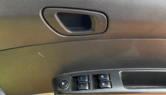 2013 Chevrolet Beat LT PETROL, Petrol, Manual, 78,198 km, Driver Side Door Panels Control