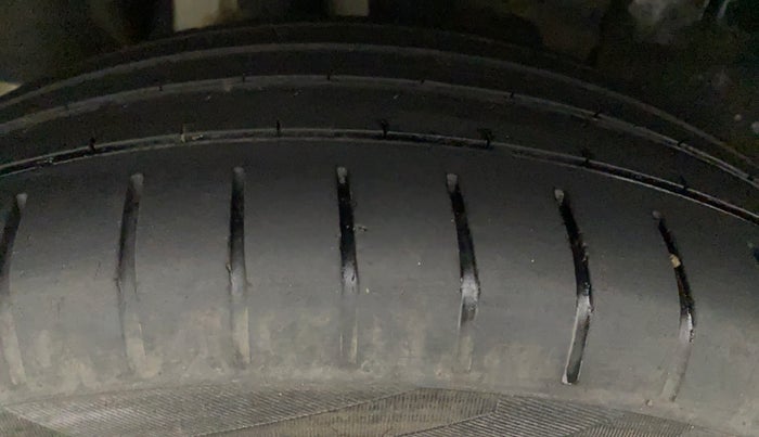 2021 Maruti Swift ZXI PLUS, Petrol, Manual, 30,277 km, Right Front Tyre Tread