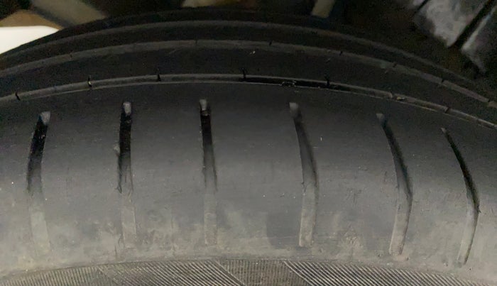 2021 Maruti Swift ZXI PLUS, Petrol, Manual, 30,277 km, Right Rear Tyre Tread