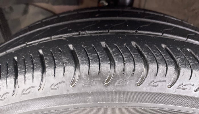 2018 Honda Amaze 1.2 V CVT I VTEC, Petrol, Automatic, 37,934 km, Left Front Tyre Tread