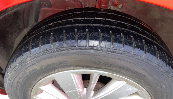 2014 Maruti Swift ZXI, Petrol, Manual, 89,888 km, Left Front Tyre Tread