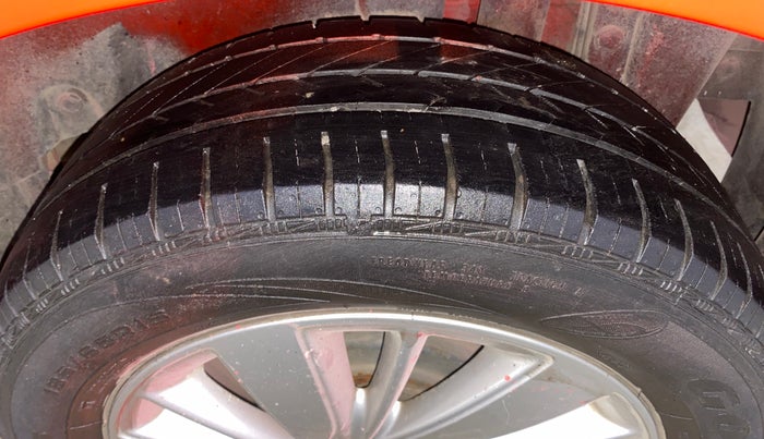 2014 Maruti Swift ZXI, Petrol, Manual, 89,888 km, Left Rear Tyre Tread