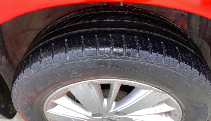 2014 Maruti Swift ZXI, Petrol, Manual, 89,888 km, Right Front Tyre Tread