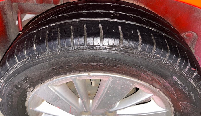 2014 Maruti Swift ZXI, Petrol, Manual, 89,888 km, Right Rear Tyre Tread