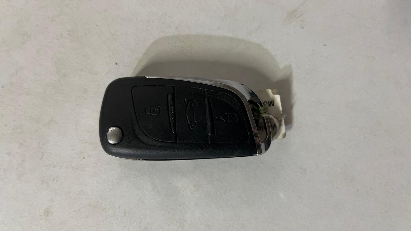 2022 Tata ALTROZ XE PETROL, Petrol, Manual, 46,027 km, Key Close Up