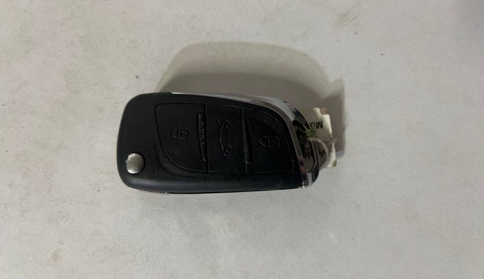 2022 Tata ALTROZ XE PETROL, Petrol, Manual, 45,892 km, Key Close Up