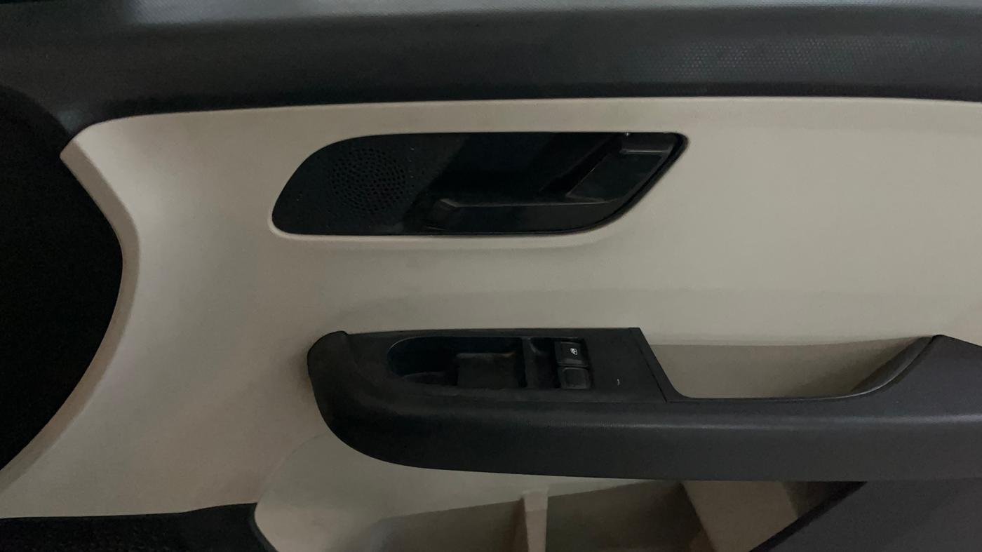 2022 Tata ALTROZ XE PETROL, Petrol, Manual, 46,027 km, Driver Side Door Panels Control