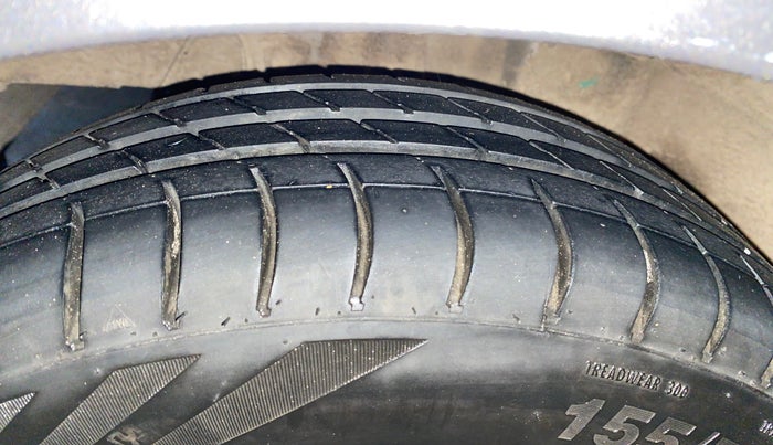 2013 Hyundai Eon MAGNA +, Petrol, Manual, 49,693 km, Right Rear Tyre Tread