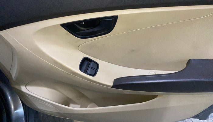 2013 Hyundai Eon MAGNA +, Petrol, Manual, 49,693 km, Driver Side Door Panels Control