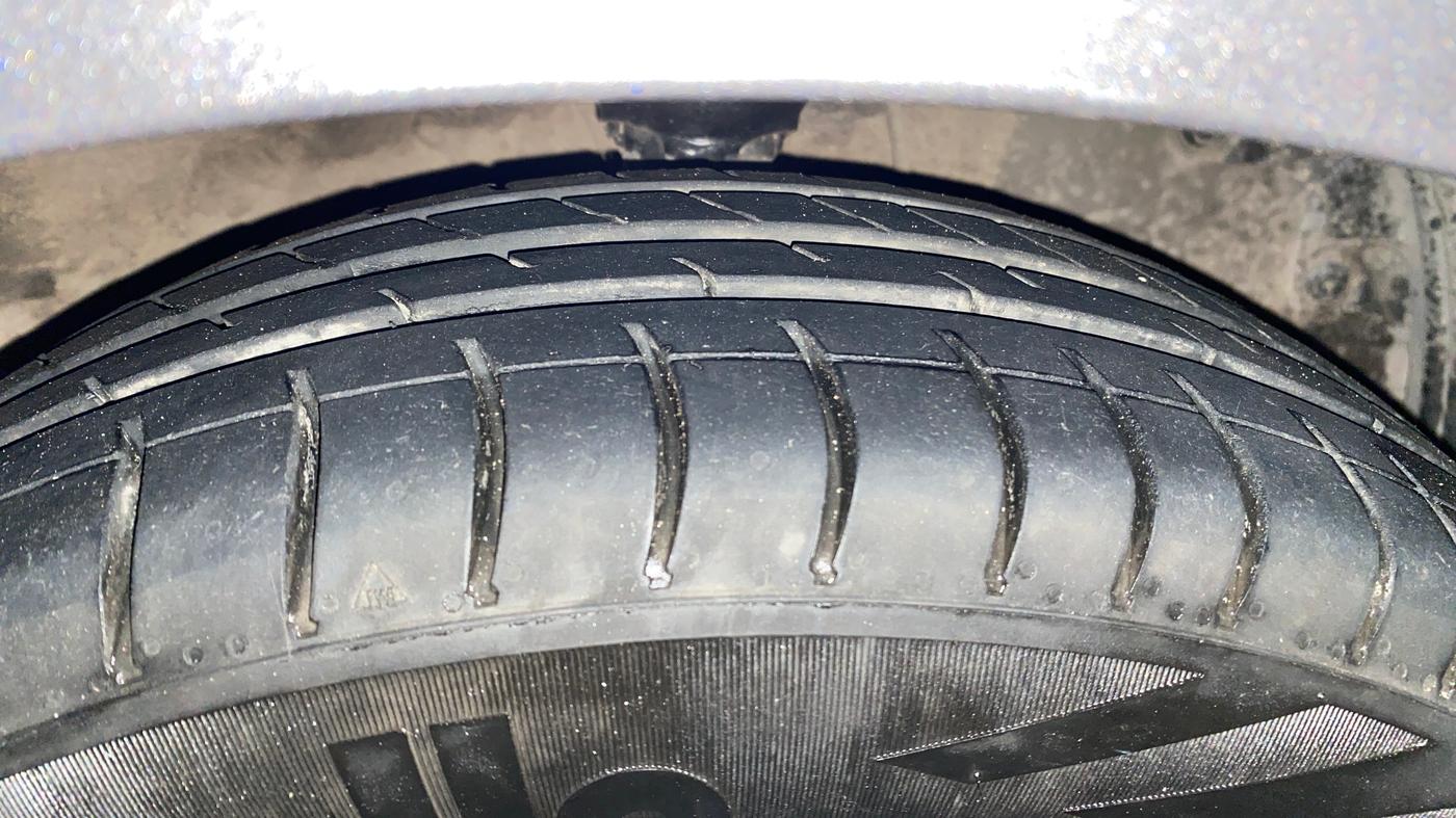 2013 Hyundai Eon MAGNA +, Petrol, Manual, 49,693 km, Right Front Tyre Tread