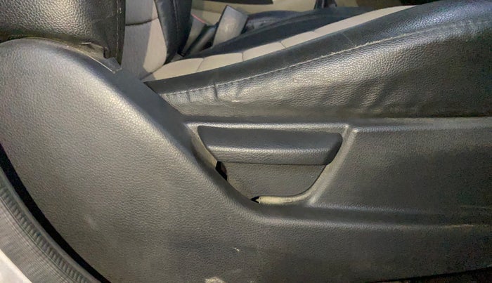 2013 Hyundai Eon MAGNA +, Petrol, Manual, 49,693 km, Driver Side Adjustment Panel