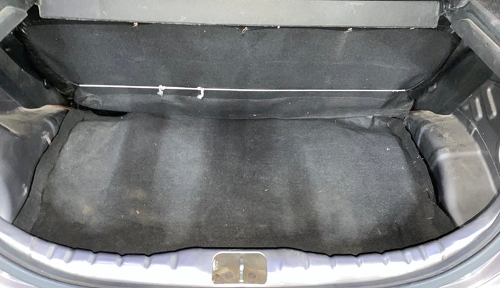 2013 Hyundai Eon MAGNA +, Petrol, Manual, 49,693 km, Boot Inside