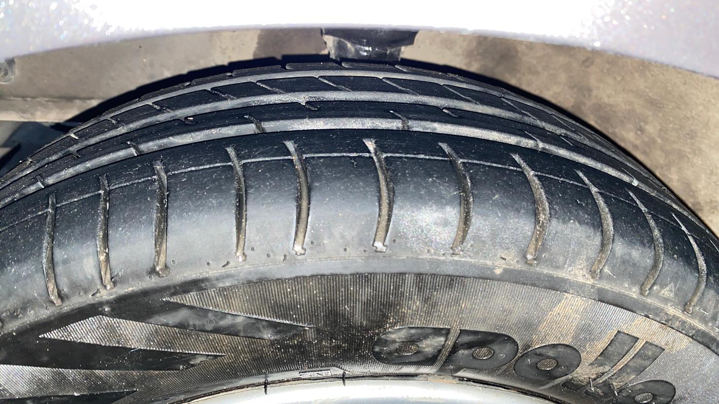 2013 Hyundai Eon MAGNA +, Petrol, Manual, 49,693 km, Left Front Tyre Tread